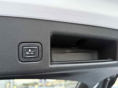Used 2018 Chevrolet Equinox Premier FWD image 67