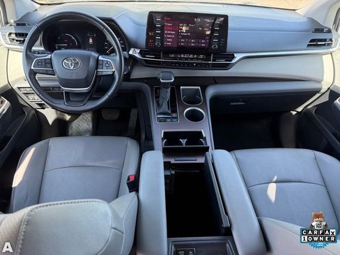 Used 2024 Toyota Sienna XLE FWD image 28