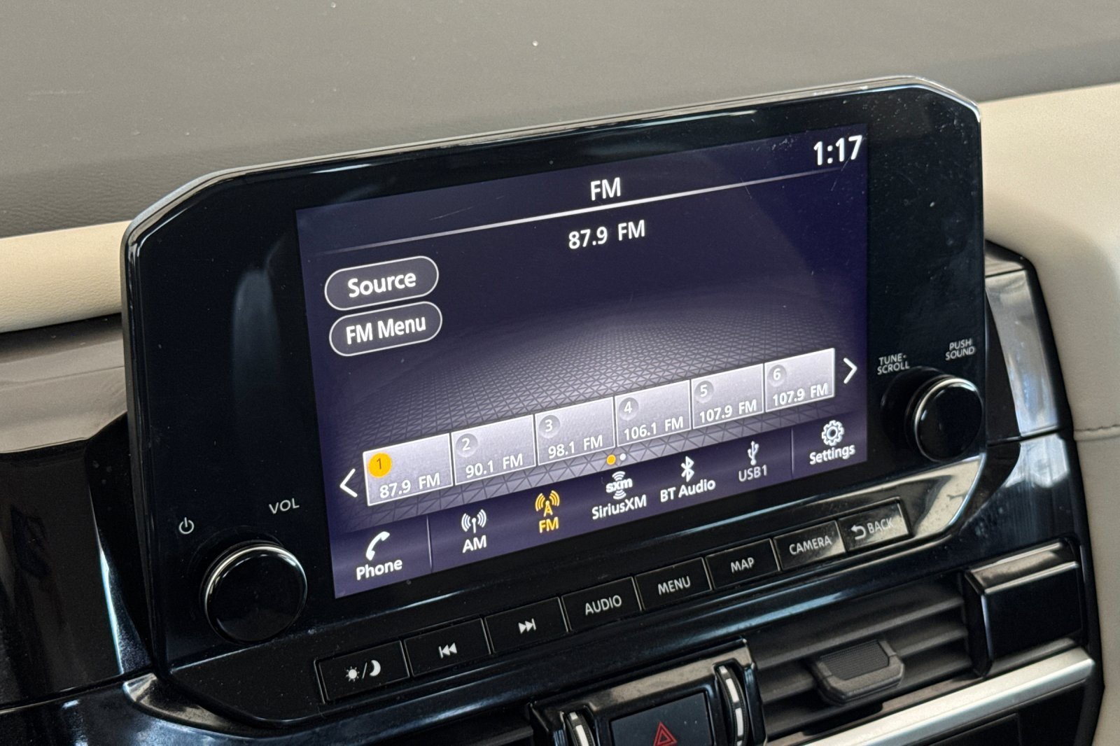 Used 2022 Nissan Pathfinder SL FWD image 18
