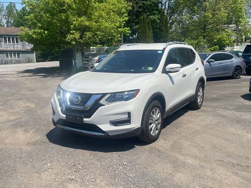 Used 2017 Nissan Rogue SV AWD/4WD image 1