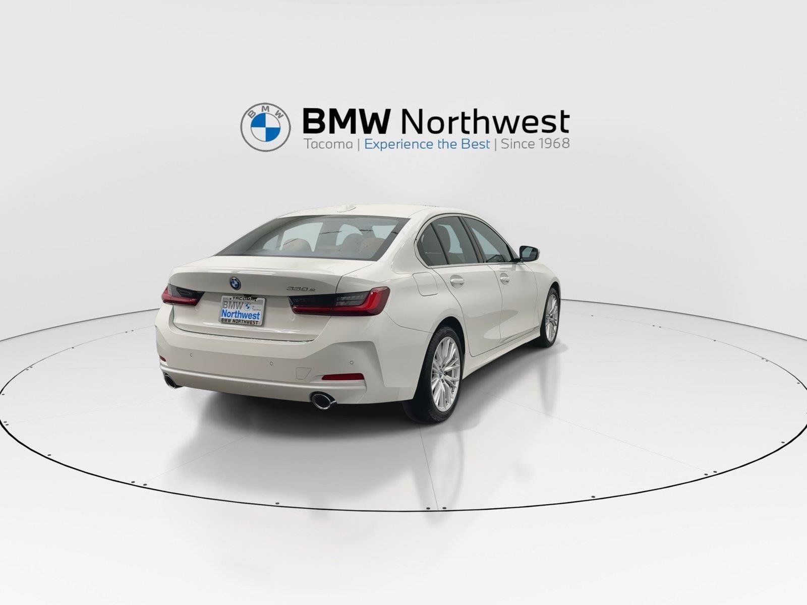 Used 2024 BMW 330e w/ Convenience Package RWD image 3
