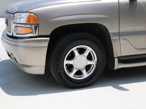 Used 2001 GMC Yukon XL Denali AWD/4WD image 22