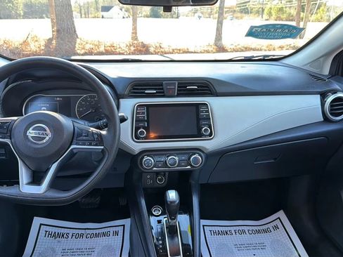 Used 2021 Nissan Versa SV image 11