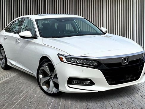 Used 2018 Honda Accord Touring image 11