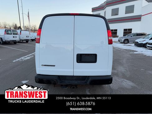 Used 2017 Chevrolet Express 3500 image 4
