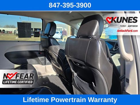 Used 2024 Chrysler Pacifica Touring-L image 26