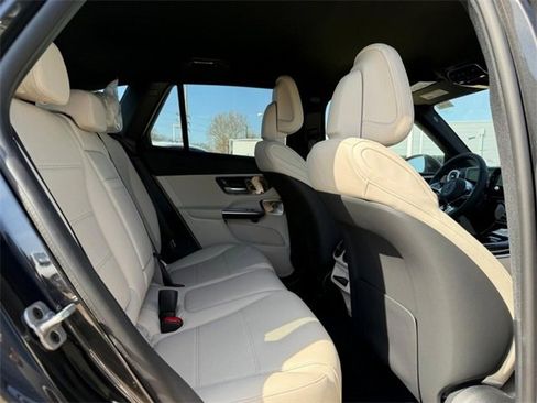 Used 2025 Mercedes-Benz GLC 300 GLC 300 image 7
