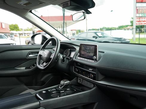 Used 2025 Nissan Rogue SV FWD image 13
