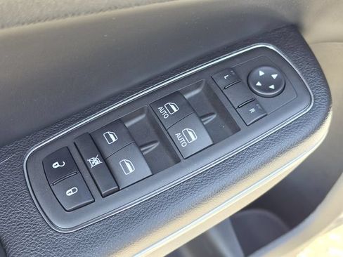 Used 2023 Chrysler 300 S w/ Comfort Group RWD image 22