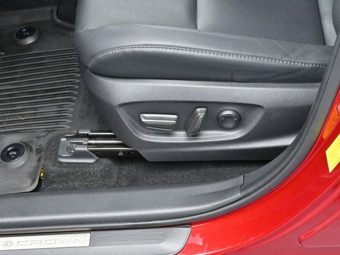 Used 2025 Toyota Crown Signia Limited w/ Advanced Technology Package image 15