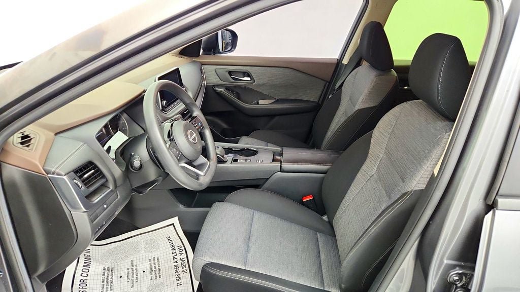Used 2023 Nissan Rogue SV FWD image 19