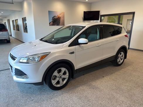 Used 2016 Ford Escape SE w/ SE Cold Weather Package image 3