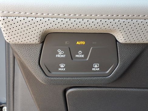 Certified 2024 Volkswagen Atlas Peak Edition SE image 19