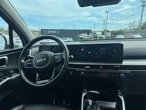 Used 2024 Kia Sorento S image 16