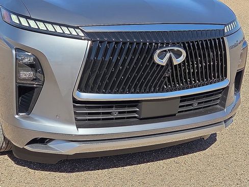 Used 2025 INFINITI QX80 Sensory image 9