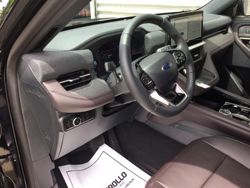 New 2026 Ford Explorer Platinum w/ LUX Leather Package AWD/4WD image 9