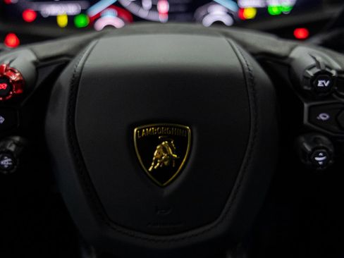 Used 2025 Lamborghini Revuelto image 40
