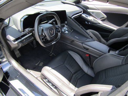 Used 2024 Chevrolet Corvette Z06 RWD image 10