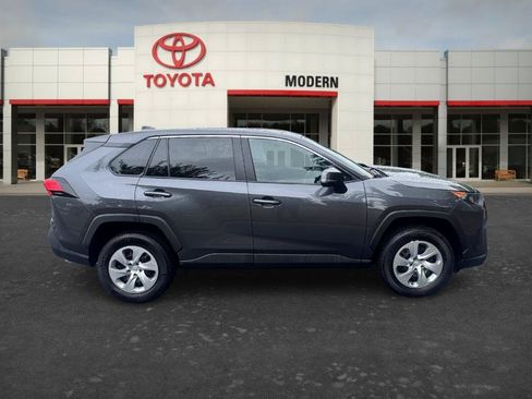 Certified 2022 Toyota RAV4 LE AWD/4WD image 4
