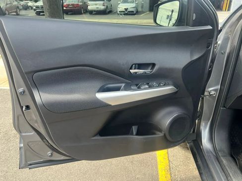 Used 2019 Nissan Kicks SV FWD image 12