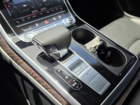 Used 2019 Audi Q8 Prestige w/ Luxury Package AWD/4WD image 40