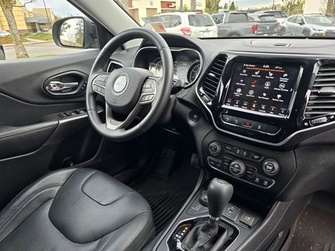 Used 2019 Jeep Cherokee Limited w/ Technology Group AWD/4WD image 9
