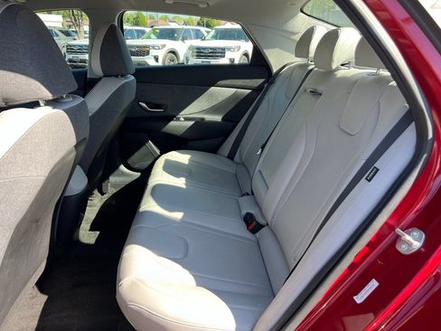 Used 2025 Hyundai Elantra Limited FWD image 24