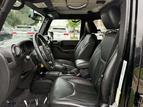 Used 2015 Jeep Wrangler Unlimited Sahara AWD/4WD image 14