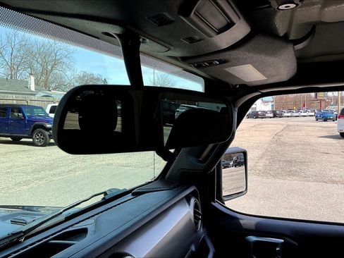 Used 2020 Jeep Wrangler Sport AWD/4WD image 32