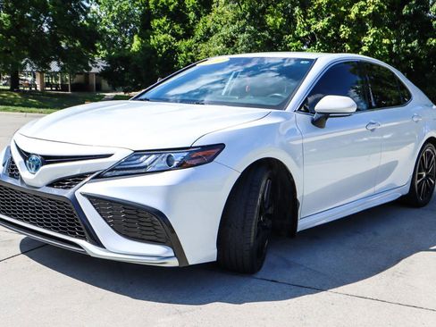 Used 2022 Toyota Camry XSE w/ Cold Weather Package image 3