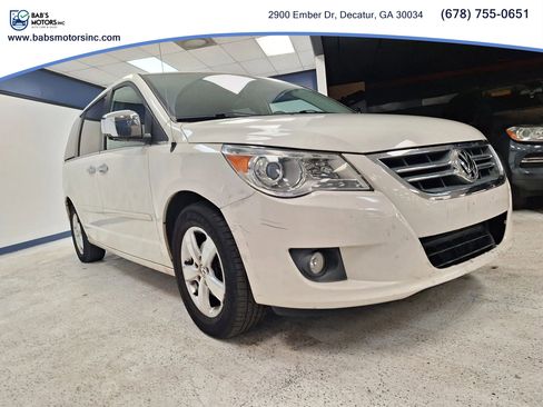 Used 2011 Volkswagen Routan SEL Premium FWD image 21