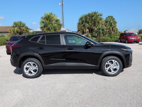 New 2026 Chevrolet Trax LS w/ LS Convenience Package FWD image 3