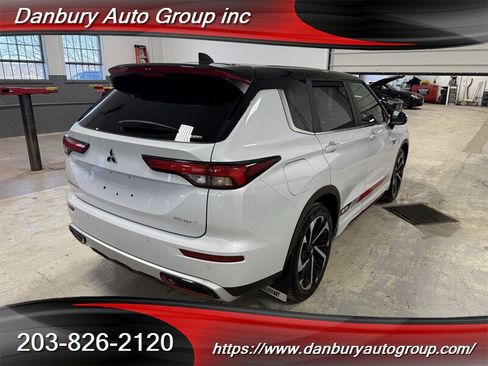 Used 2024 Mitsubishi Outlander 4WD Plug-In Hybrid image 6