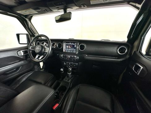 Used 2022 Jeep Gladiator Overland w/ Popular Equipment Package AWD/4WD image 2