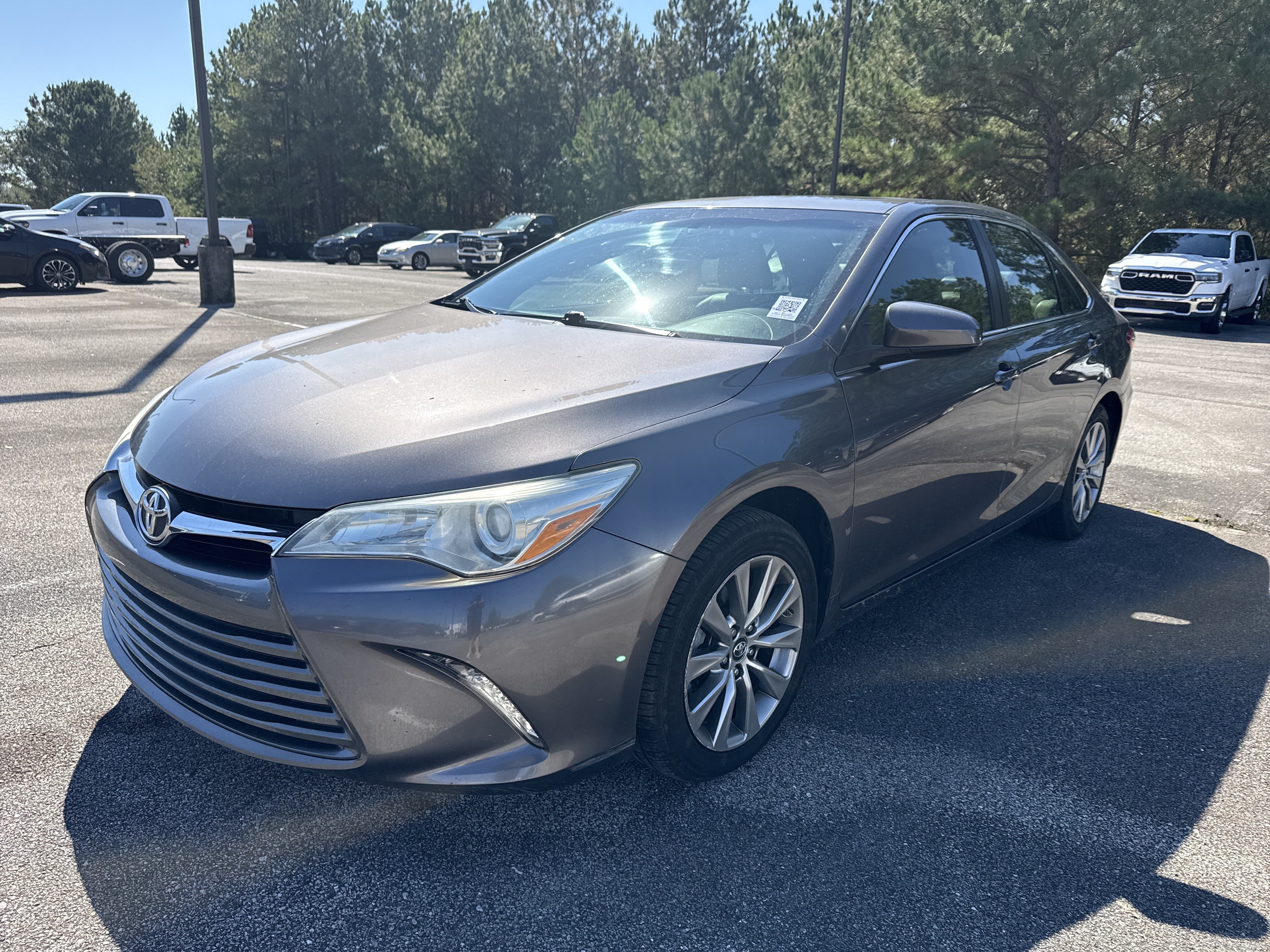 Used 2017 Toyota Camry XLE w/ Moonroof Package FWD image 5