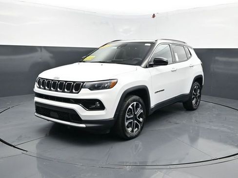 Used 2023 Jeep Compass Limited AWD/4WD image 4