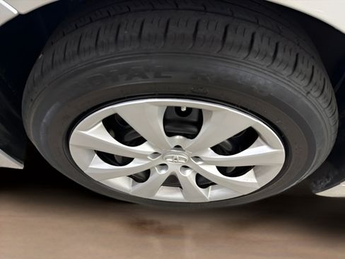 Used 2021 Toyota Corolla LE FWD image 10