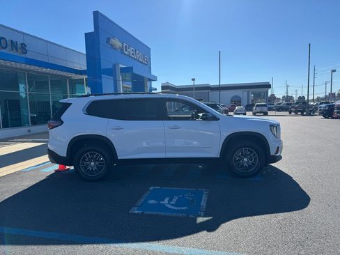 Used 2025 GMC Acadia Elevation image 8