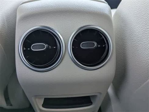 New 2025 Mercedes-Benz GLB 250 image 4