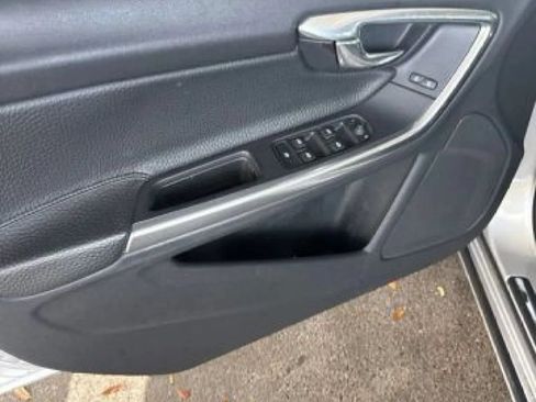 Used 2014 Volvo S60 T5 FWD image 10