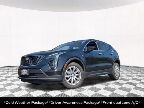Used 2023 Cadillac XT4 Luxury w/ Cold Weather Package AWD/4WD image 2