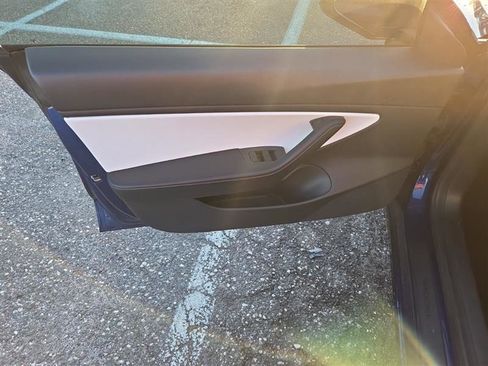 Used 2021 Tesla Model 3 Performance image 9