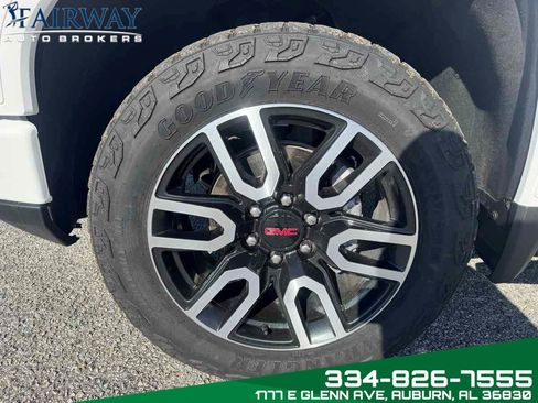 Used 2024 GMC Sierra 1500 AT4 w/ Technology Package image 31
