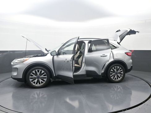 Used 2020 Ford Escape Titanium image 40