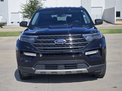 Used 2023 Ford Explorer XLT w/ Equipment Group 202A AWD/4WD image 2