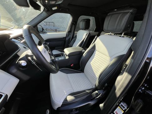 Certified 2024 Land Rover Discovery Metropolitan Edition image 16