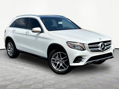Used 2018 Mercedes-Benz GLC 300 4MATIC image 3