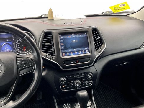 Used 2019 Jeep Cherokee Trailhawk w/ Cold Weather Group AWD/4WD image 5