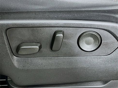 Used 2023 GMC Yukon SLT w/ SLT Premium Package image 11