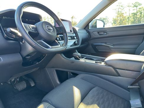 Used 2025 Nissan Pathfinder SV image 25